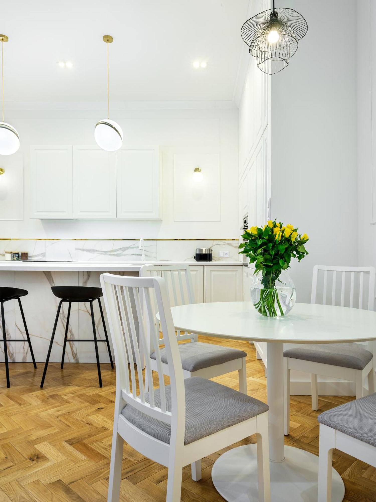 קרקוב Tyzenhauz Apartments Krowoderska Street מראה חיצוני תמונה