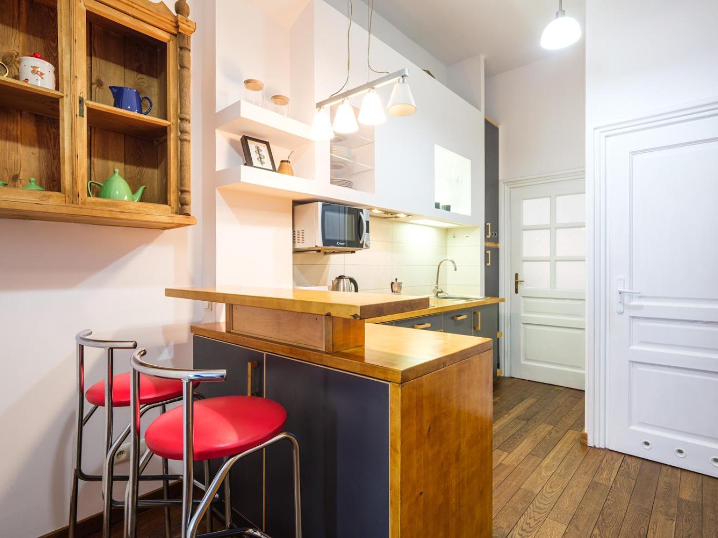 קרקוב Tyzenhauz Apartments Krowoderska Street מראה חיצוני תמונה
